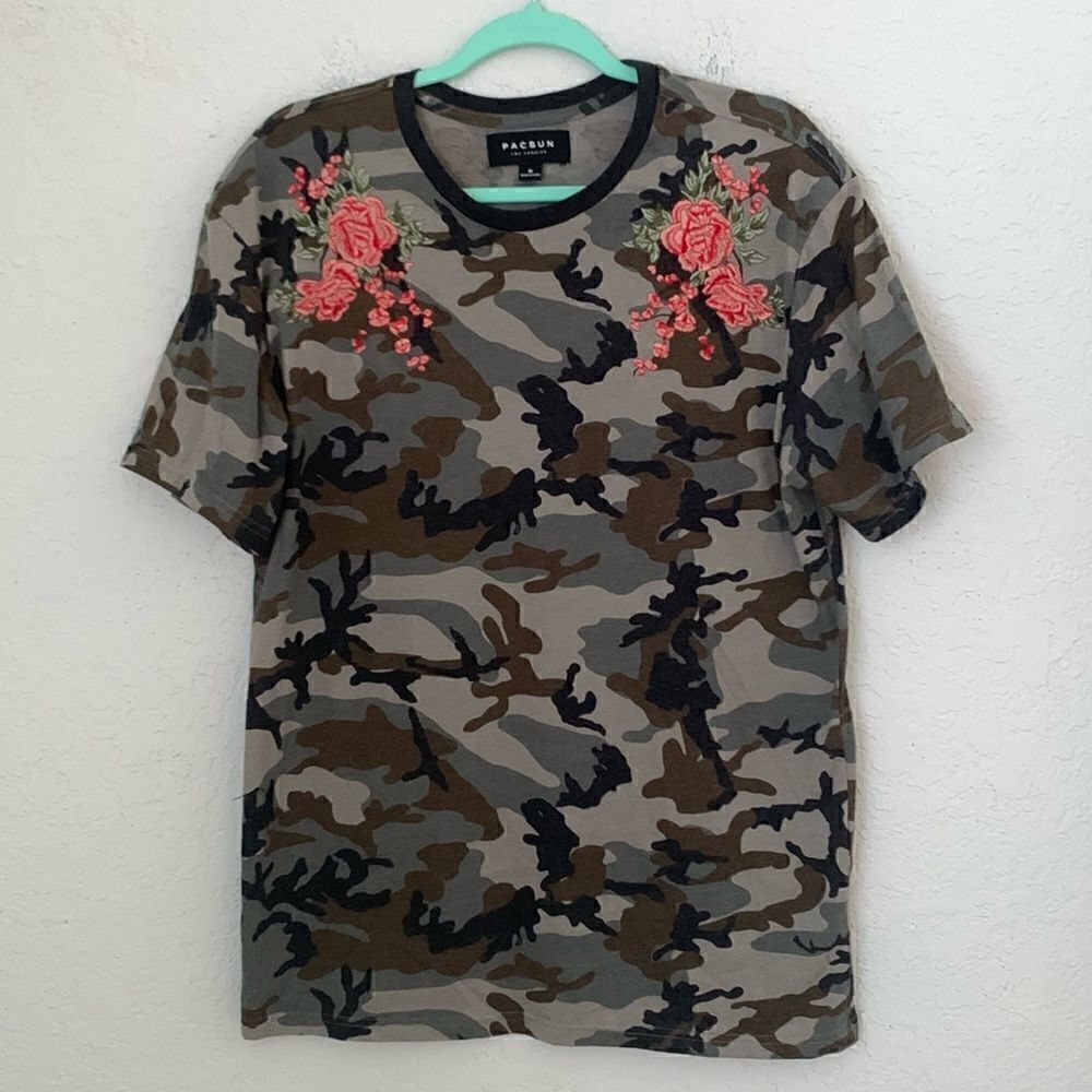 PAC Sun Camouflage Short Sleeve Roses Appliqué T-Shirt Women’s Size M